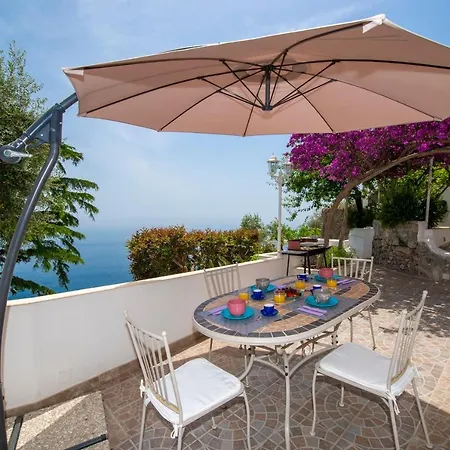 Praiano Villa Sleeps 9 With Air Con And Wifi Villa